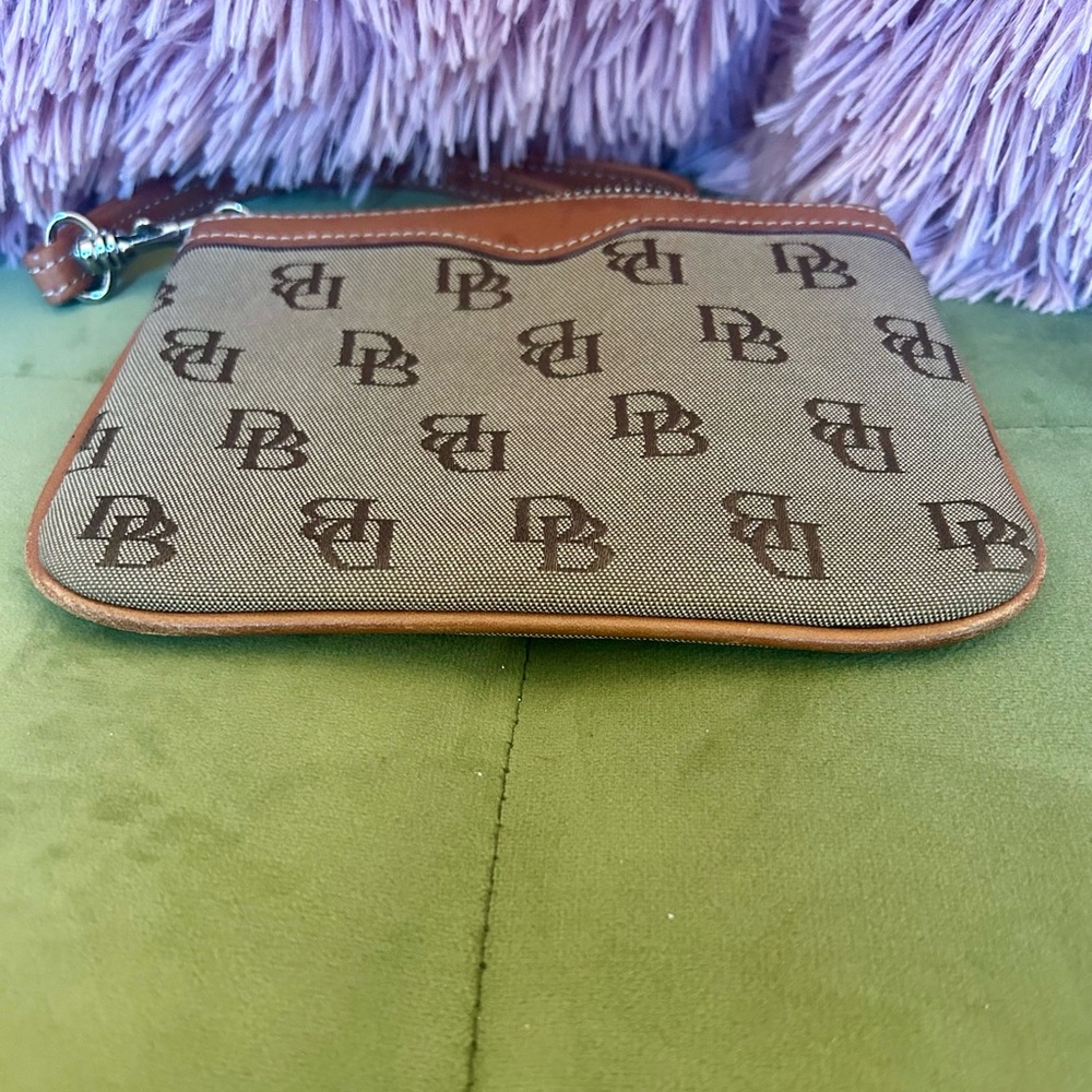 Dooney & Bourke wristlet - Picture 2 of 8